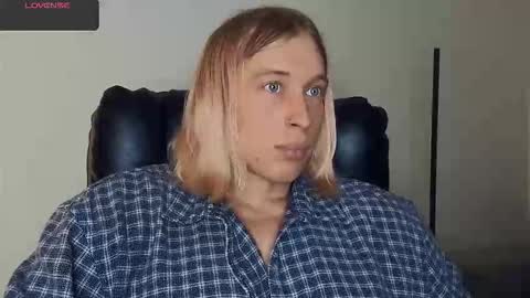 Snapshot of l_adonis_l chatting on March 27, 10:04 am Adonis online show from March 27, 10:04 am