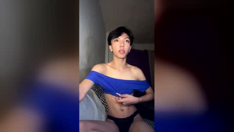 Snapshot of la_ura chatting on December 20, 12:34 pm Laura online show from December 20, 12:34 pm