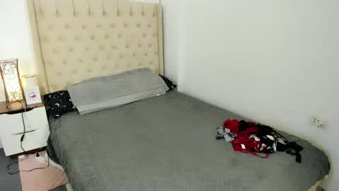Snapshot of la_vida_lena_ chatting on February 23, 9:11 am la_vida_lena_ online show from February 23, 9:11 am