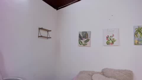  L A R A   online show from October 10, 10:53 pm