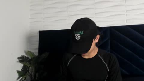 Snapshot of labrinthteasing chatting on January 18, 1:37 pm labrinthteasing online show from January 18, 1:37 pm