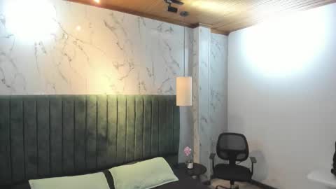 Snapshot of labrinthteasing chatting on February 1, 12:04 pm labrinthteasing online show from February 1, 12:04 pm