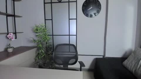 Snapshot of labrinthteasing chatting on February 2, 2:27 pm labrinthteasing online show from February 2, 2:27 pm