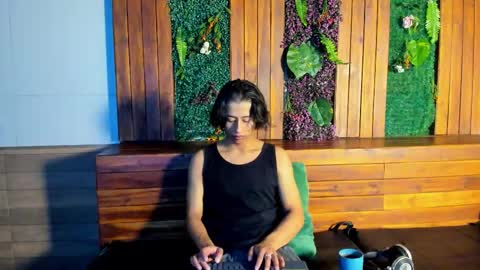 Snapshot of labrinthteasing chatting on February 5, 12:10 pm labrinthteasing online show from February 5, 12:10 pm