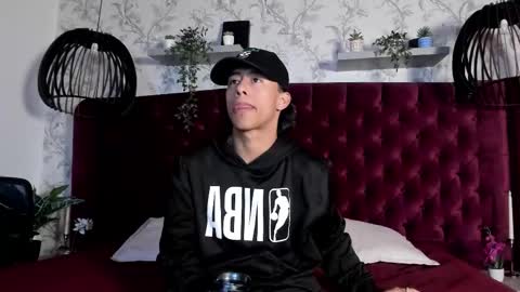 Snapshot of labrinthteasing chatting on February 8, 11:57 am labrinthteasing online show from February 8, 11:57 am