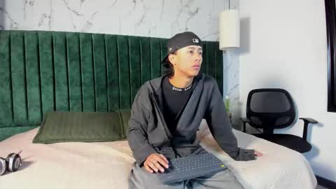 Snapshot of labrinthteasing chatting on February 10, 12:31 pm labrinthteasing online show from February 10, 12:31 pm