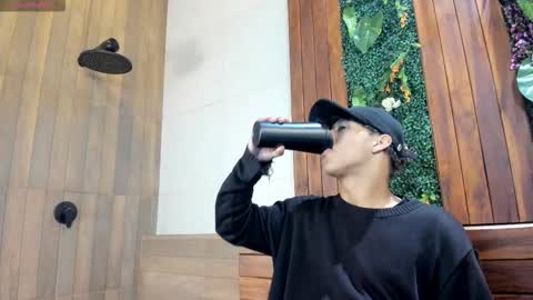 Snapshot of labrinthteasing chatting on February 17, 1:40 pm labrinthteasing online show from February 17, 1:40 pm