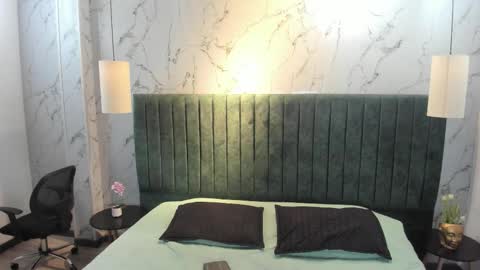 Snapshot of labrinthteasing chatting on March 1, 12:18 pm labrinthteasing online show from March 1, 12:18 pm