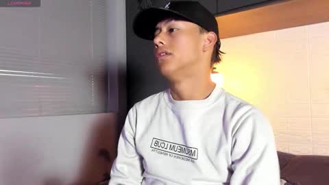 Snapshot of labrinthteasing chatting on March 5, 1:51 pm labrinthteasing online show from March 5, 1:51 pm