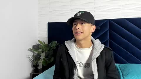 Snapshot of labrinthteasing chatting on March 6, 12:01 pm labrinthteasing online show from March 6, 12:01 pm