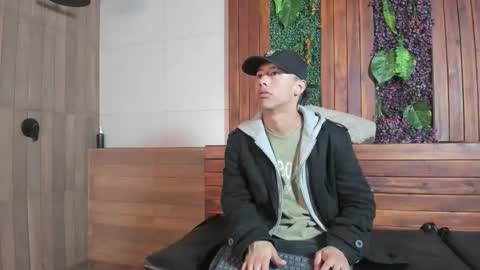 Snapshot of labrinthteasing chatting on March 7, 12:13 pm labrinthteasing online show from March 7, 12:13 pm