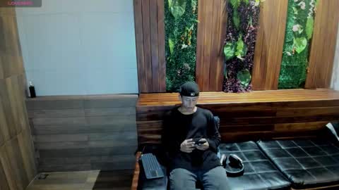 Snapshot of labrinthteasing chatting on March 14, 12:10 pm labrinthteasing online show from March 14, 12:10 pm