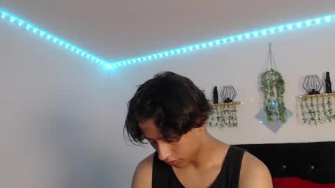 Snapshot of labrinthteasing chatting on March 31, 7:25 pm labrinthteasing online show from March 31, 7:25 pm