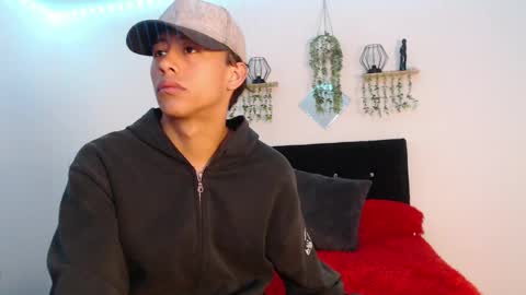 Snapshot of labrinthteasing chatting on April 12, 7:30 pm labrinthteasing online show from April 12, 7:30 pm