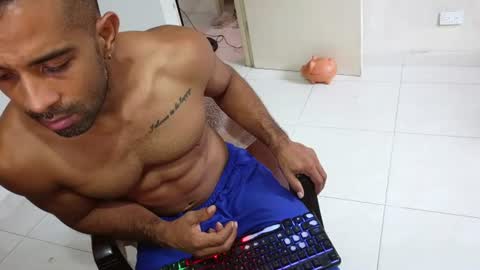 Snapshot of lacasadelosmunecosbq chatting on June 18, 4:44 pm Bruno Smith online show from June 18, 4:44 pm