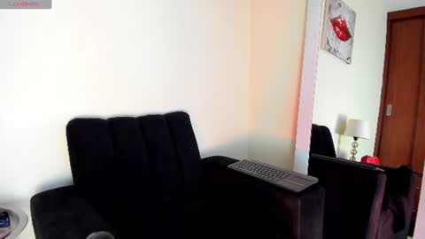 Snapshot of lace_victoria chatting on June 20, 9:50 pm lace_victoria online show from June 20, 9:50 pm
