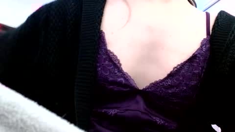 Snapshot of laceyphoenix1 chatting on January 19, 3:32 am Lacey Phoenix online show from January 19, 3:32 am