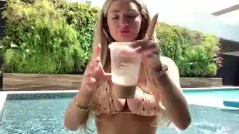 Lacey Thomas online show from October 10, 4:39 pm