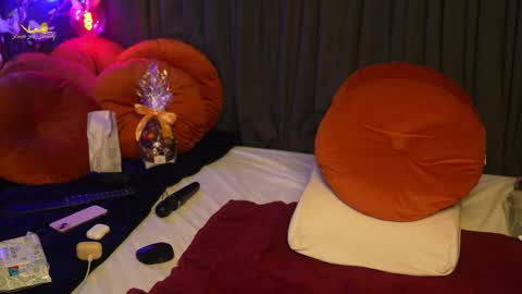 Latex Lacie online show from March 11, 5:52 pm