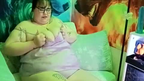 lacy_deville online show from April 26, 6:05 pm
