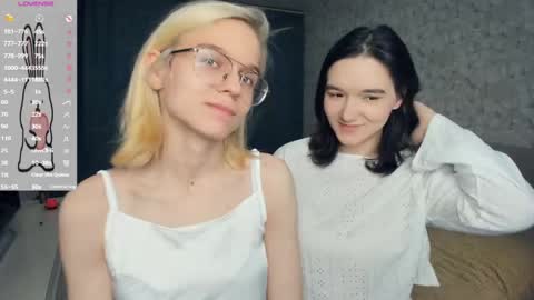 Snapshot of lacyedison chatting on May 11, 7:00 pm Violet and Isabel online show from May 11, 7:00 pm