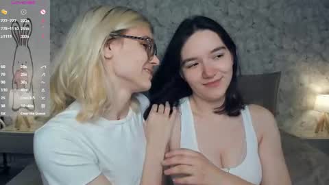 Snapshot of lacyedison chatting on July 27, 7:21 pm Violet and Isabel online show from July 27, 7:21 pm