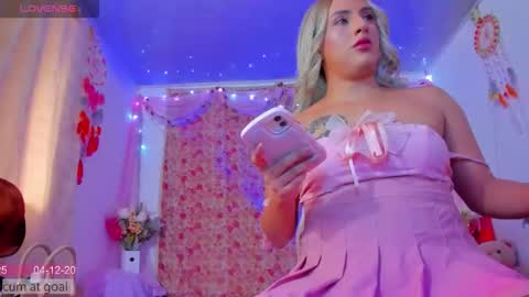 Snapshot of ladenandjuan chatting on December 4, 7:33 pm Laden And Juan online show from December 4, 7:33 pm