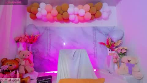 Snapshot of ladenandjuan chatting on February 5, 10:47 pm Laden And Juan online show from February 5, 10:47 pm