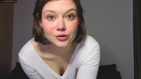 Snapshot of lady_birdd chatting on April 13, 4:23 pm lady_birdd online show from April 13, 4:23 pm