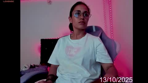 Snapshot of lady_jhana chatting on November 18, 12:09 pm Jhana online show from November 18, 12:09 pm