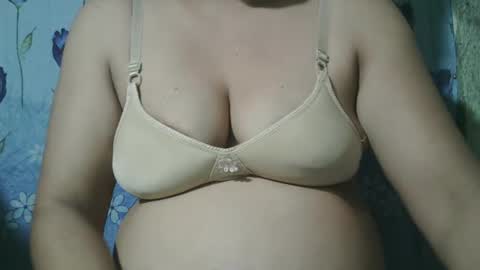 lady_love063 online show from January 4, 7:13 am