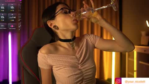 Snapshot of lady_nicolett chatting on December 18, 12:17 am lady_nicolett online show from December 18, 12:17 am