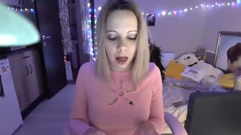 lady_smile69 online show from December 23, 2:39 pm