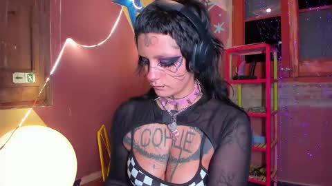 Snapshot of lady_sontse_ chatting on November 9, 7:34 pm Mia online show from November 9, 7:34 pm