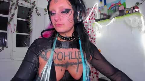 Snapshot of lady_sontse_ chatting on November 27, 9:50 pm Mia online show from November 27, 9:50 pm