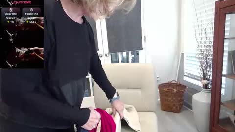 Snapshot of ladybabs chatting on October 21, 5:57 pm Ladybabs online show from October 21, 5:57 pm