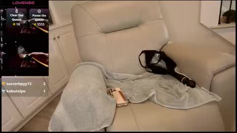 Snapshot of ladybabs chatting on November 11, 7:25 pm Ladybabs online show from November 11, 7:25 pm