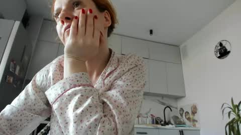 Snapshot of ladybigsmile chatting on April 23, 2:19 pm Sima Ladybigsmile online show from April 23, 2:19 pm