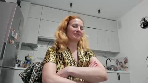 Snapshot of ladybigsmile chatting on April 24, 6:32 pm Sima Ladybigsmile online show from April 24, 6:32 pm
