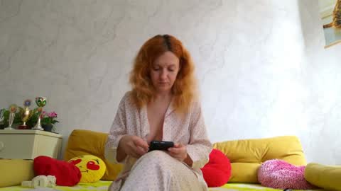 Snapshot of ladybigsmile chatting on May 1, 9:58 am Sima Ladybigsmile online show from May 1, 9:58 am