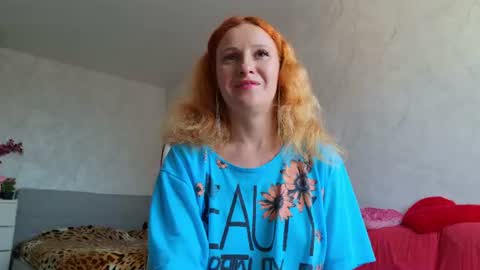Snapshot of ladybigsmile chatting on June 8, 6:47 am Sima Ladybigsmile online show from June 8, 6:47 am