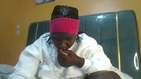 lindah32 online show from March 29, 9:48 pm