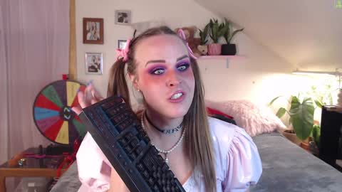 Snapshot of ladyboyhomemaker chatting on February 9, 2:38 am ladyboyhomemaker online show from February 9, 2:38 am