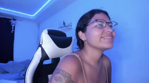 Snapshot of ladybrown_16 chatting on December 7, 1:58 am Lady online show from December 7, 1:58 am