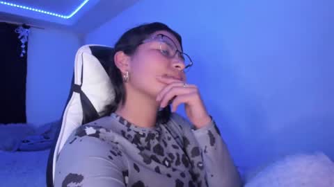 Snapshot of ladybrown_16 chatting on December 8, 4:46 am Lady online show from December 8, 4:46 am