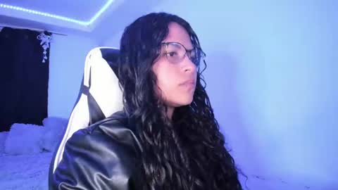 Snapshot of ladybrown_16 chatting on December 10, 2:48 am Lady online show from December 10, 2:48 am