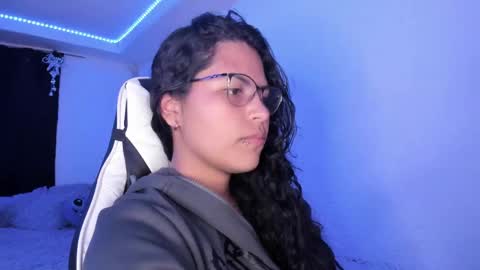 Snapshot of ladybrown_16 chatting on December 11, 5:00 am Lady online show from December 11, 5:00 am