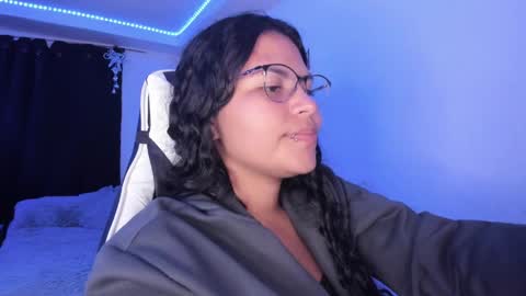 Snapshot of ladybrown_16 chatting on December 11, 8:04 am Lady online show from December 11, 8:04 am