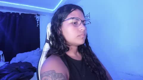 Snapshot of ladybrown_16 chatting on December 12, 3:10 am Lady online show from December 12, 3:10 am