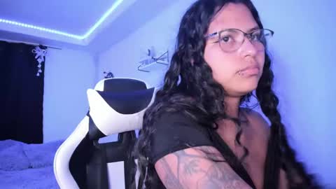 Snapshot of ladybrown_16 chatting on December 14, 8:23 am Lady online show from December 14, 8:23 am